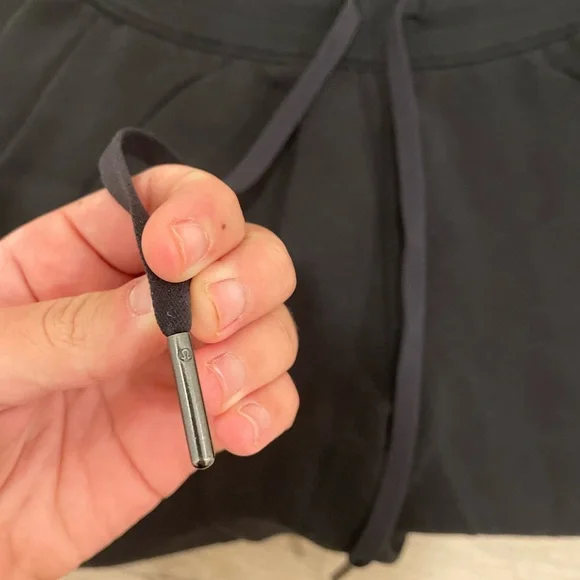 Lululemon Scuba Relaxed High-Rise Jogger in Black - Picture 3 of 7